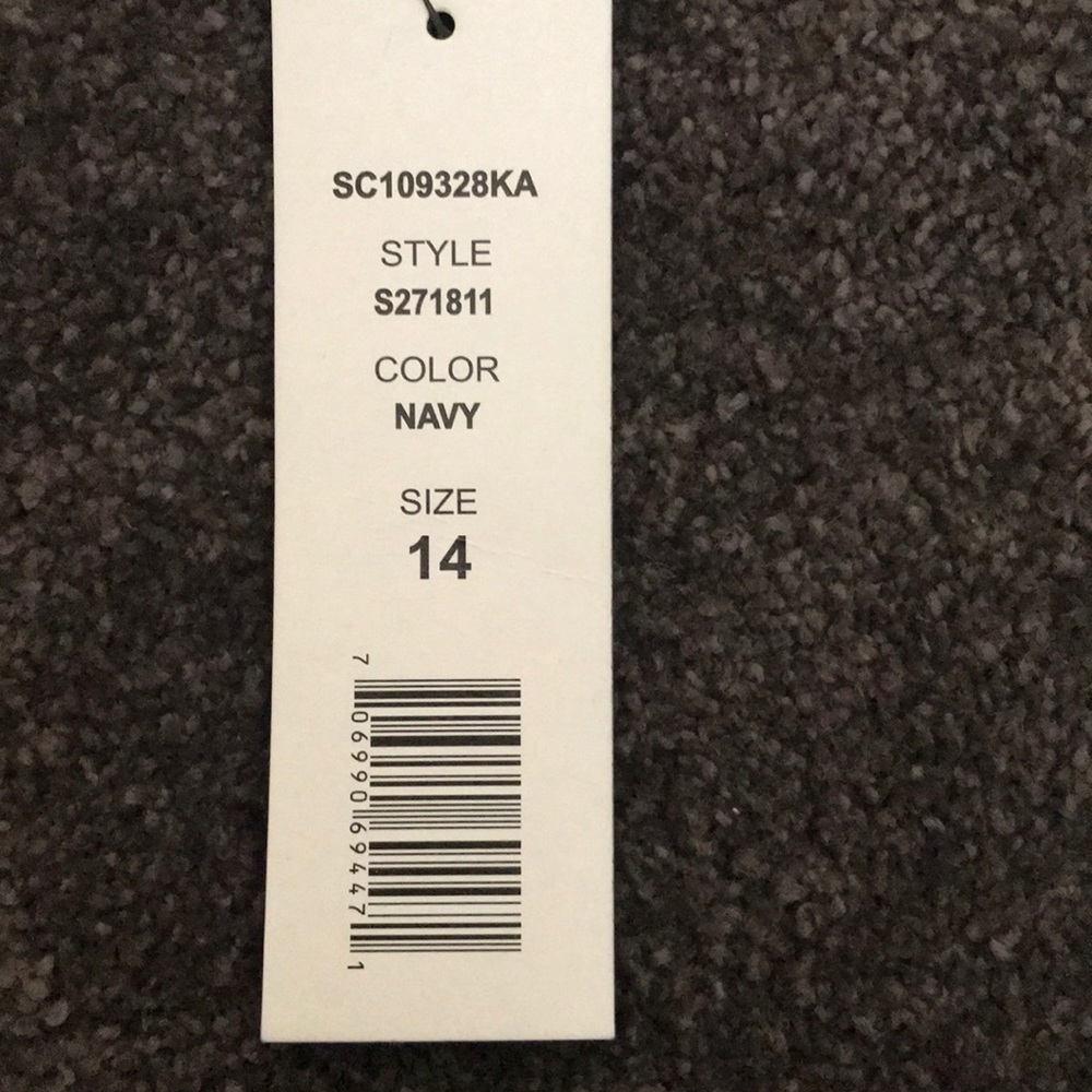 Dress - Picture 8 of 10